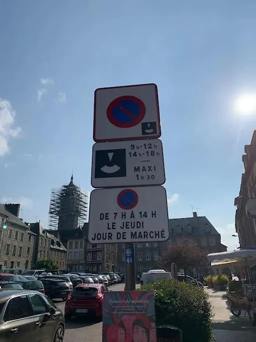 T2 Hyper Centre Place Du Marche 4 Places Lamballe Frankreich