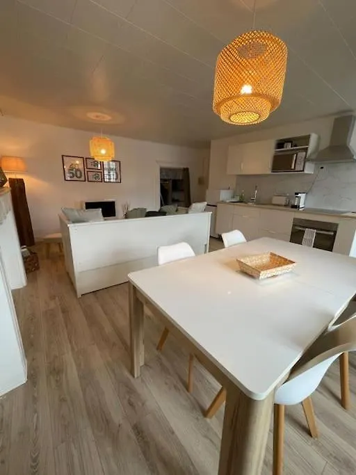 T2 Hyper Centre Place Du Marche 4 Places Lamballe Apartment